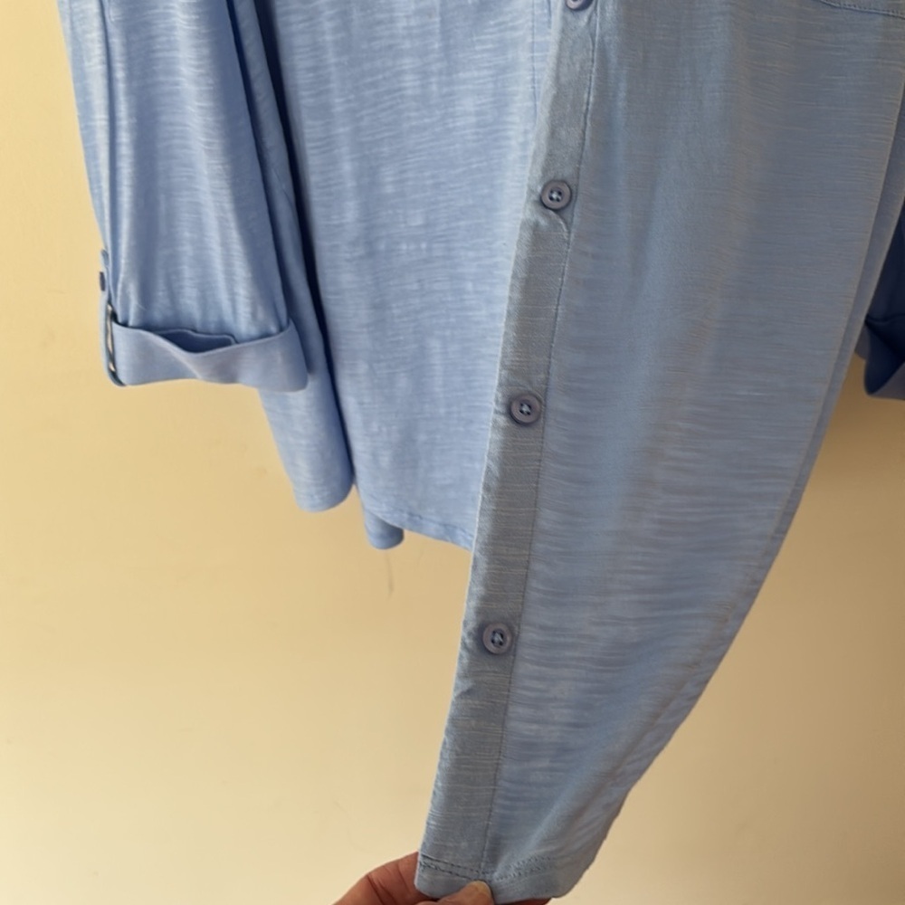 Chico's Blue Button Front 2 Front Pocket Shirt Size 2 - Picture 6 of 8
